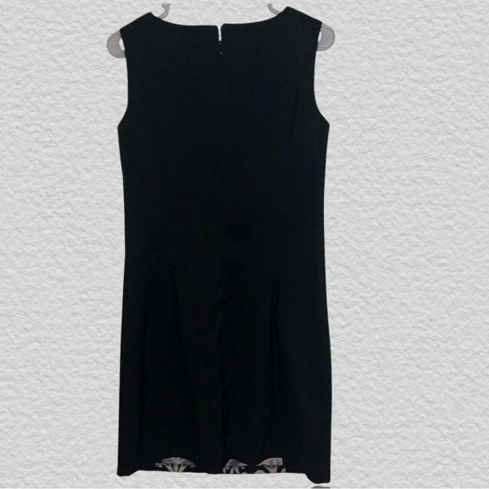 🌺EMMA & MICHELE SLEEVELESS DRESS - Picture 2 of 3